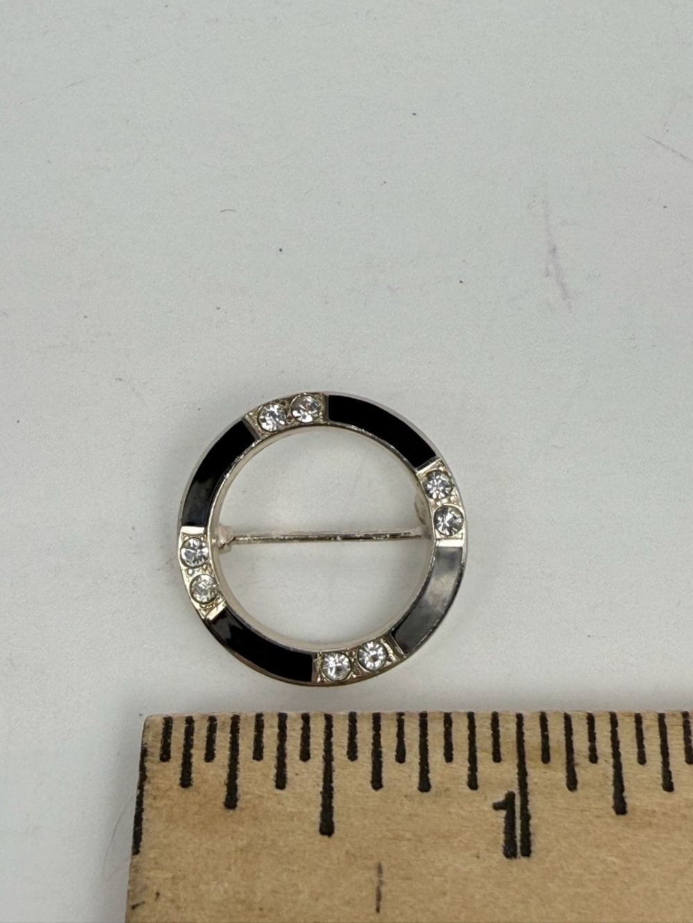 Vintage, Art Deco Enameled Silvertone Circle Brooch/Pin with Rhinestones - Picture 8 of 9